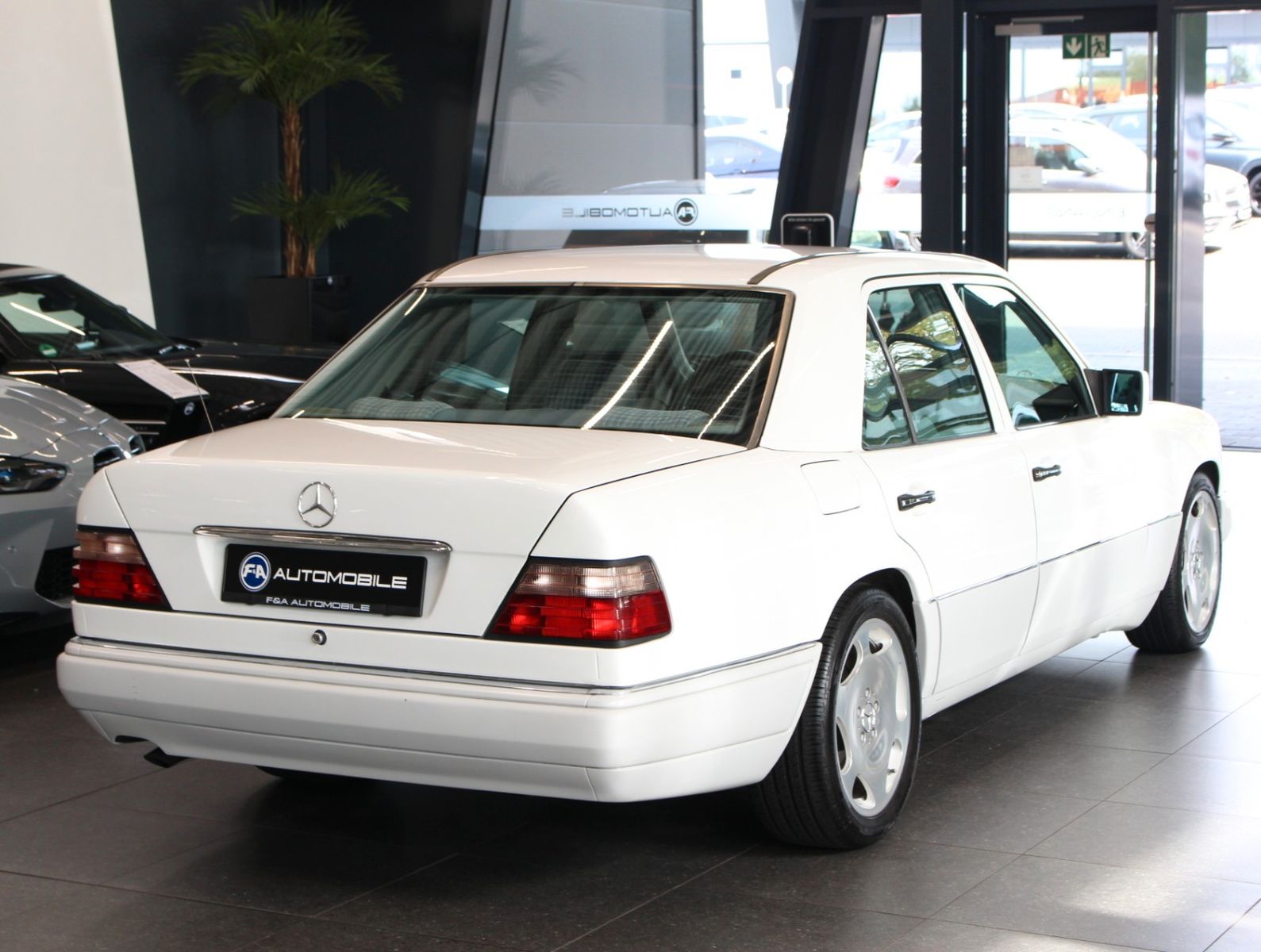 Fahrzeugabbildung Mercedes-Benz E 220 2.Hand+Klima+126Tkm+Top Zustand