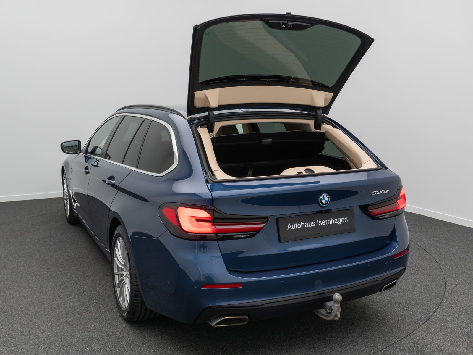 Fahrzeugabbildung BMW 530e Alarm AHK ACC Kamera DAB HiFi WLAN Sport