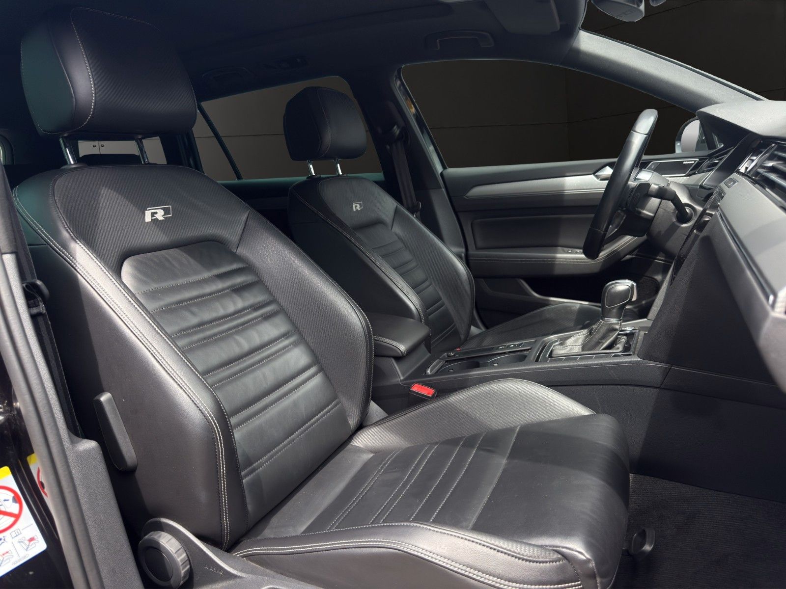 Fahrzeugabbildung Volkswagen Passat Variant *R-Line*Pano*DYNAUDIO*Virt.Cock*