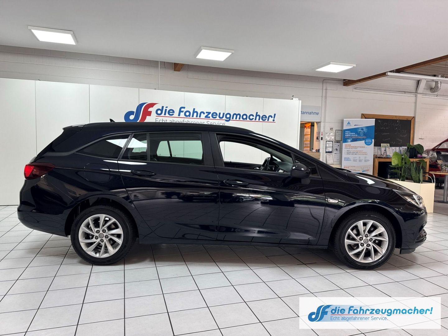Fahrzeugabbildung Opel Astra K Sports Tourer Edition Start Stop Navi AC