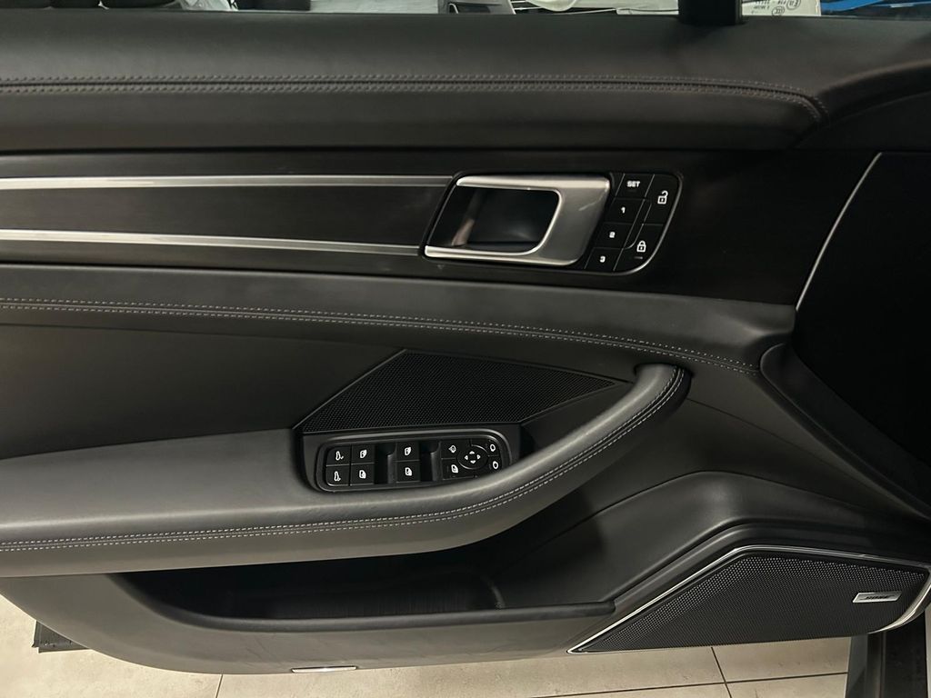 Porsche Panamera PLATINUM EDITION PANO*LUFT*HUD*STH*LED