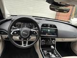 Jaguar XE D200 Black - Jaguar XE aus 2021