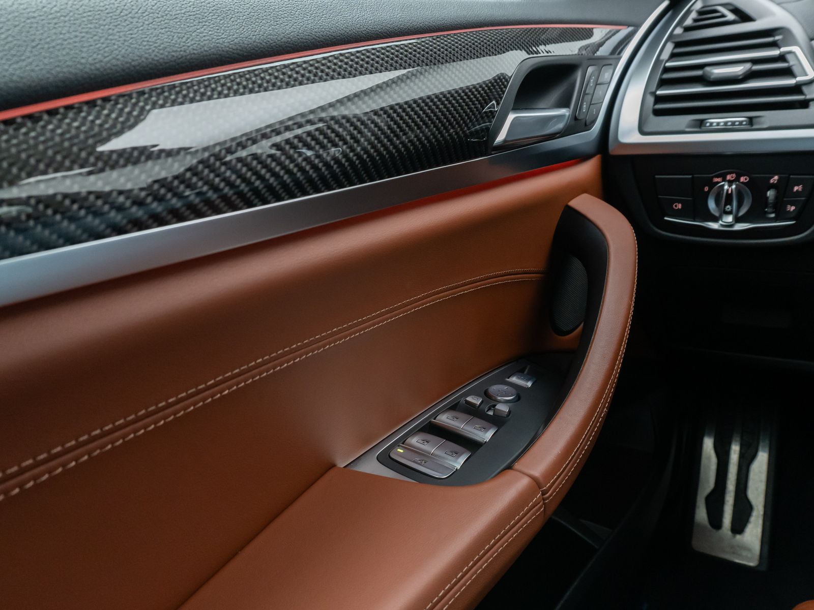 Fahrzeugabbildung BMW X4 M40i Kamera Laser HUD DAB H/K DisplK AHK 20"