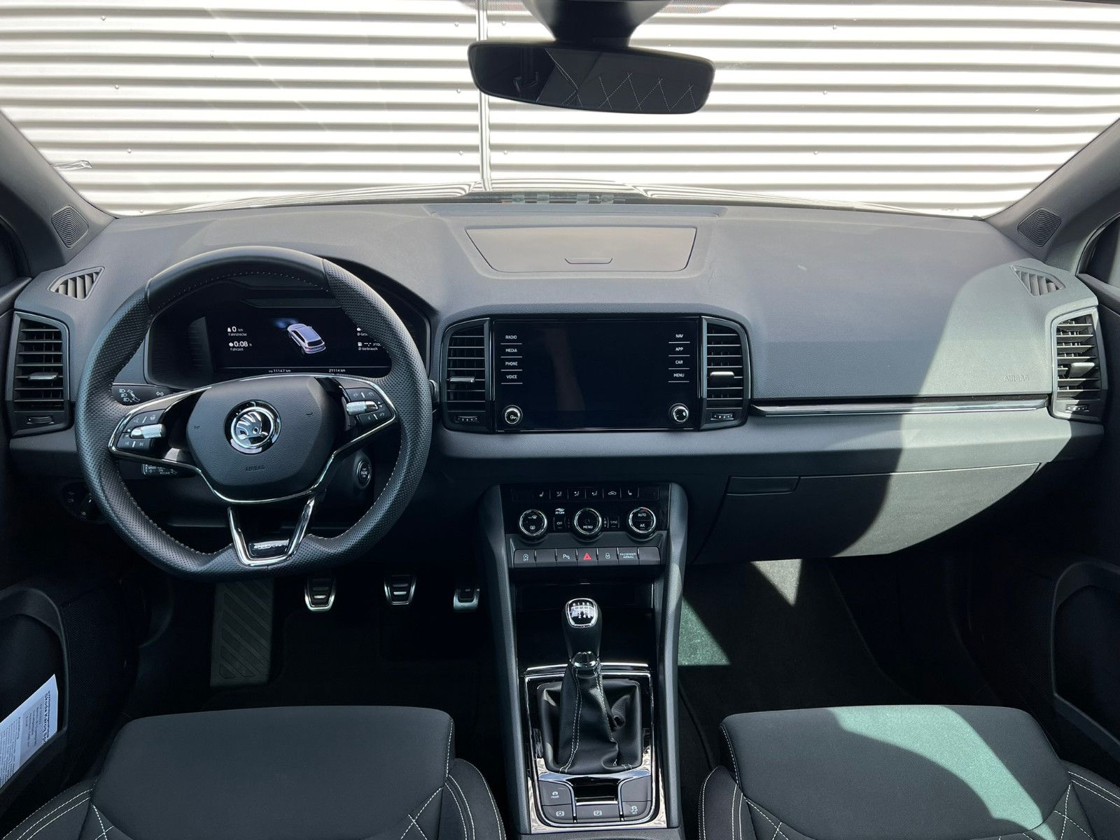 Fahrzeugabbildung SKODA Karoq Sportline 1.5 TSI Navi LED ACC