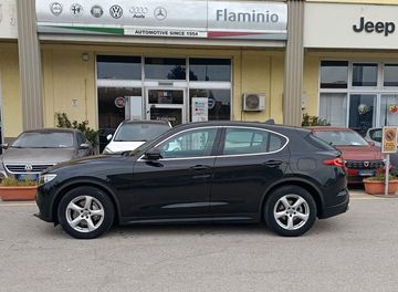 Alfa-Romeo Stelvio - 1
