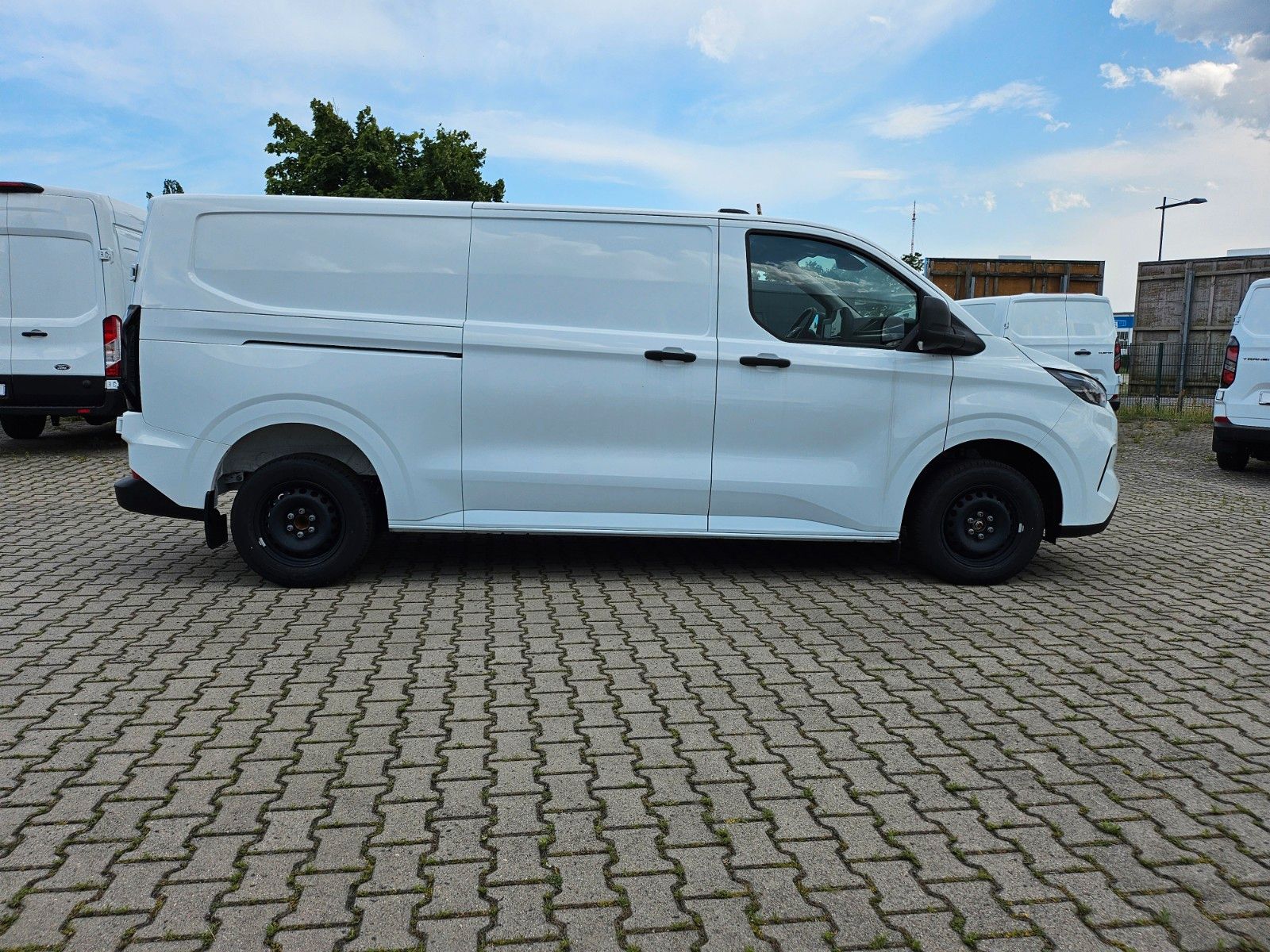 Fahrzeugabbildung Ford Transit Custom Kasten 300 L2 Trend FWD