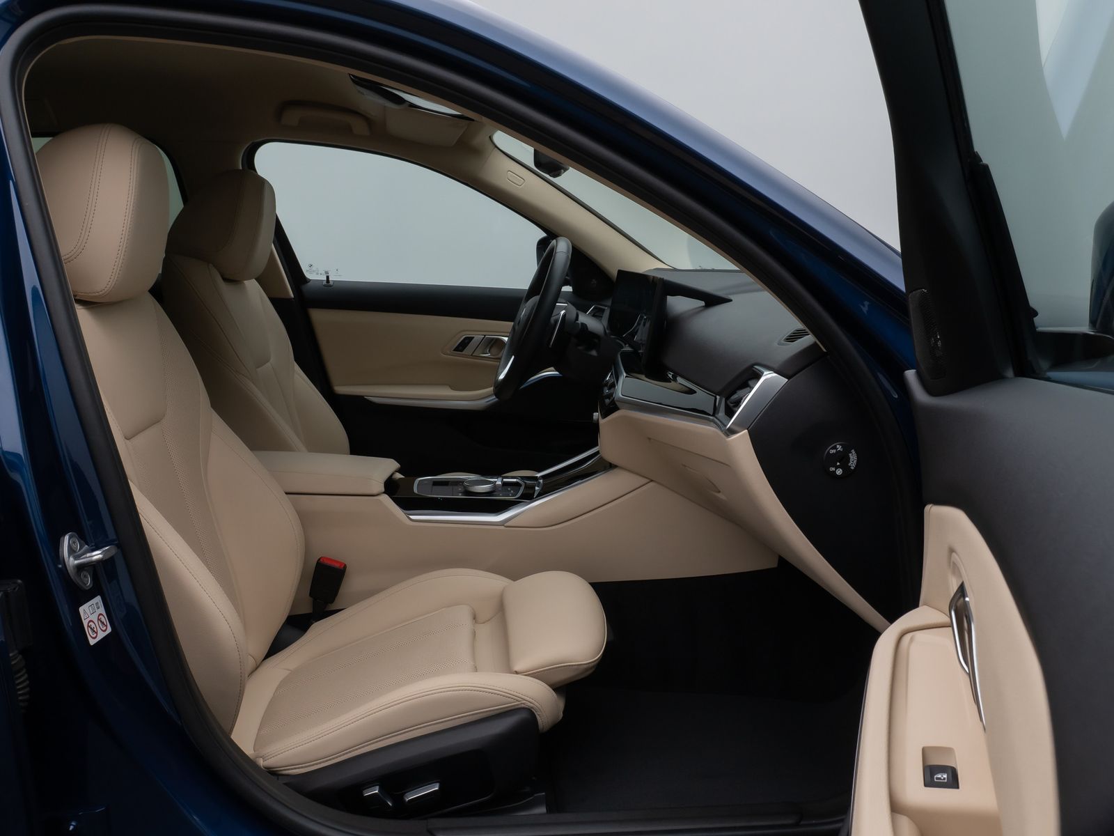 Fahrzeugabbildung BMW 320i Kamera HUD DAB H/K ACC Komfort Alarm Sport