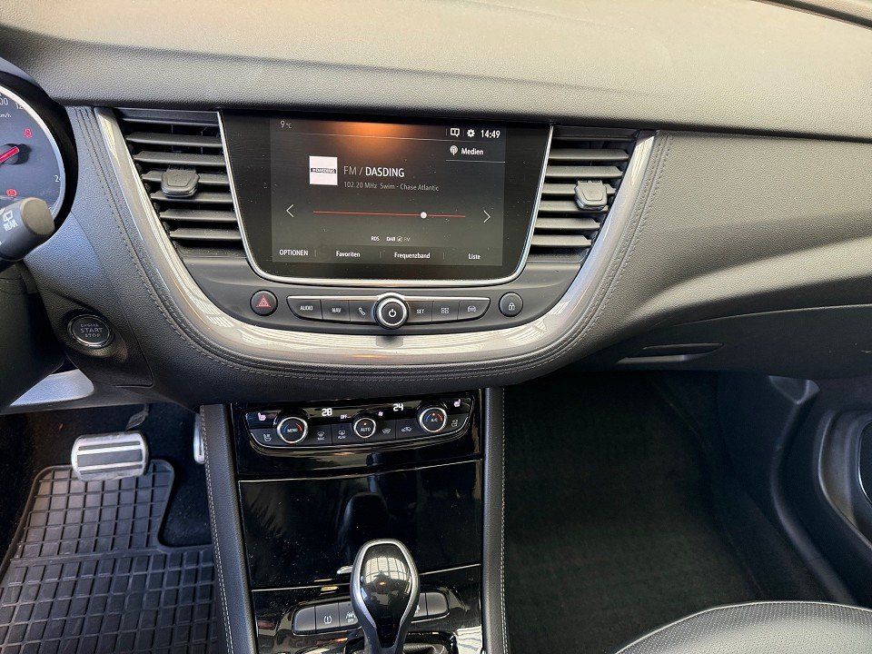 Fahrzeugabbildung Opel Grandland X 1.6 A/T Turbo Ultimate