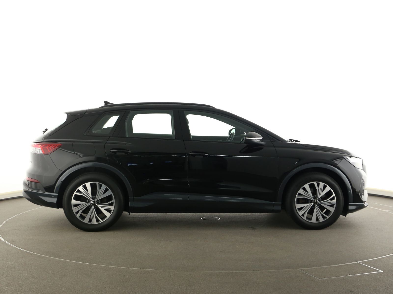 Audi Q4 e-tron 45 quattro 195 kW LED Navi ACC Kamera foto 12