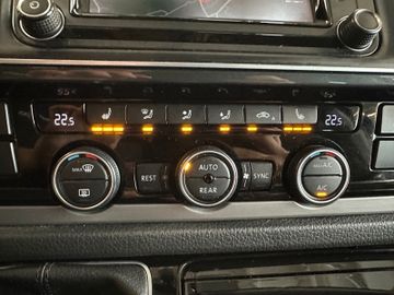 MYAUTOCENTER – Gebraucht- und Jahreswagen mit Werkstattservice in Pfaffenhofen Volkswagen T6 Multivan Comfortline 4Motion *WLAN*Klima*Navi