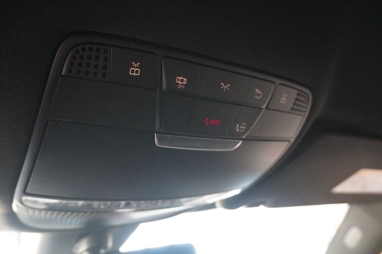 Fahrzeugabbildung Mercedes-Benz C 180 COUPE AMG LINE NAVI/LED/KAMERA/SPORT/SHZ
