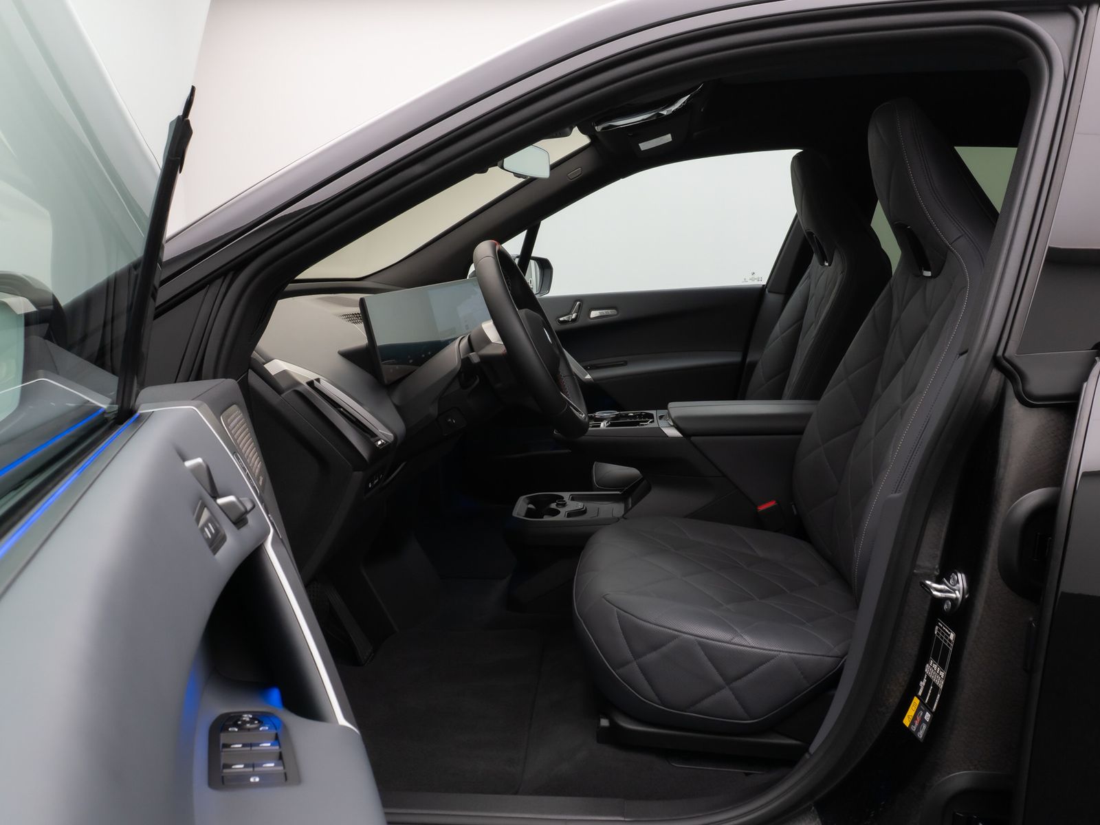 Fahrzeugabbildung BMW iX M60 Panorama 360°Laser B&W SoftCl Massage 22"
