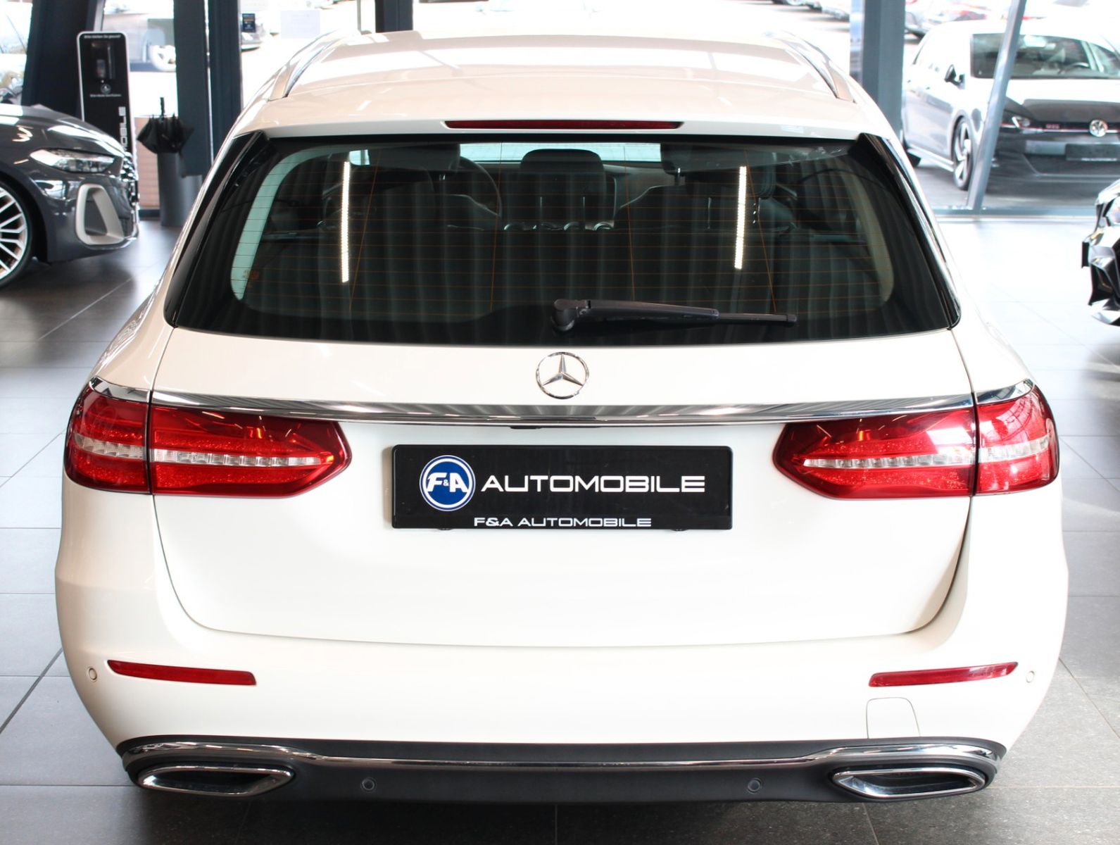 Fahrzeugabbildung Mercedes-Benz E 350 d T Avantgarde 9G* 360 Kamera*LED.2Hand