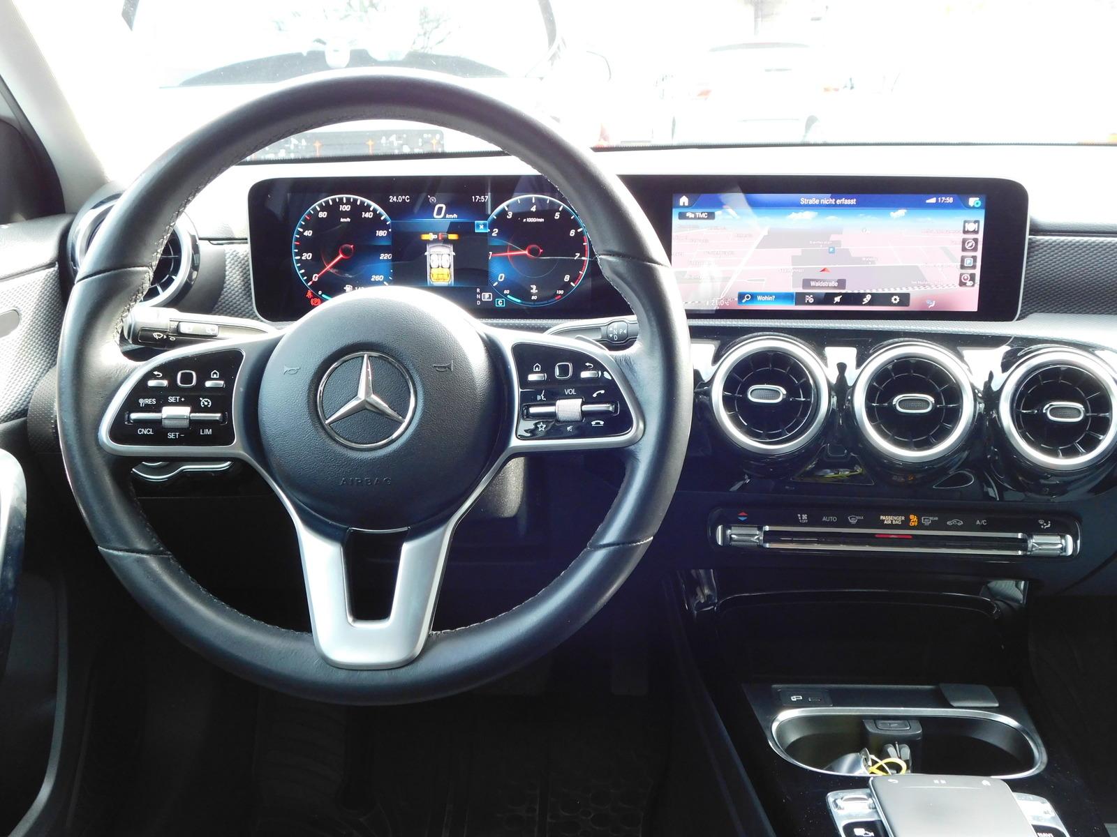Mercedes-Benz A 250 AUTOM KLIMA NAVI T.LED Parkassist LM