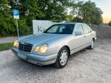 Mercedes-Benz Mercedes Benz W210 E200 Classic Klima rost... - Mercedes-Benz E 200: Limousine, W210