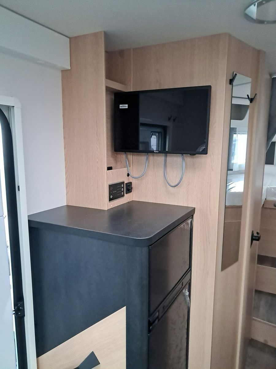 Fahrzeugabbildung Sunlight Adventure T 67S Automatik, Dörr Edition, TV