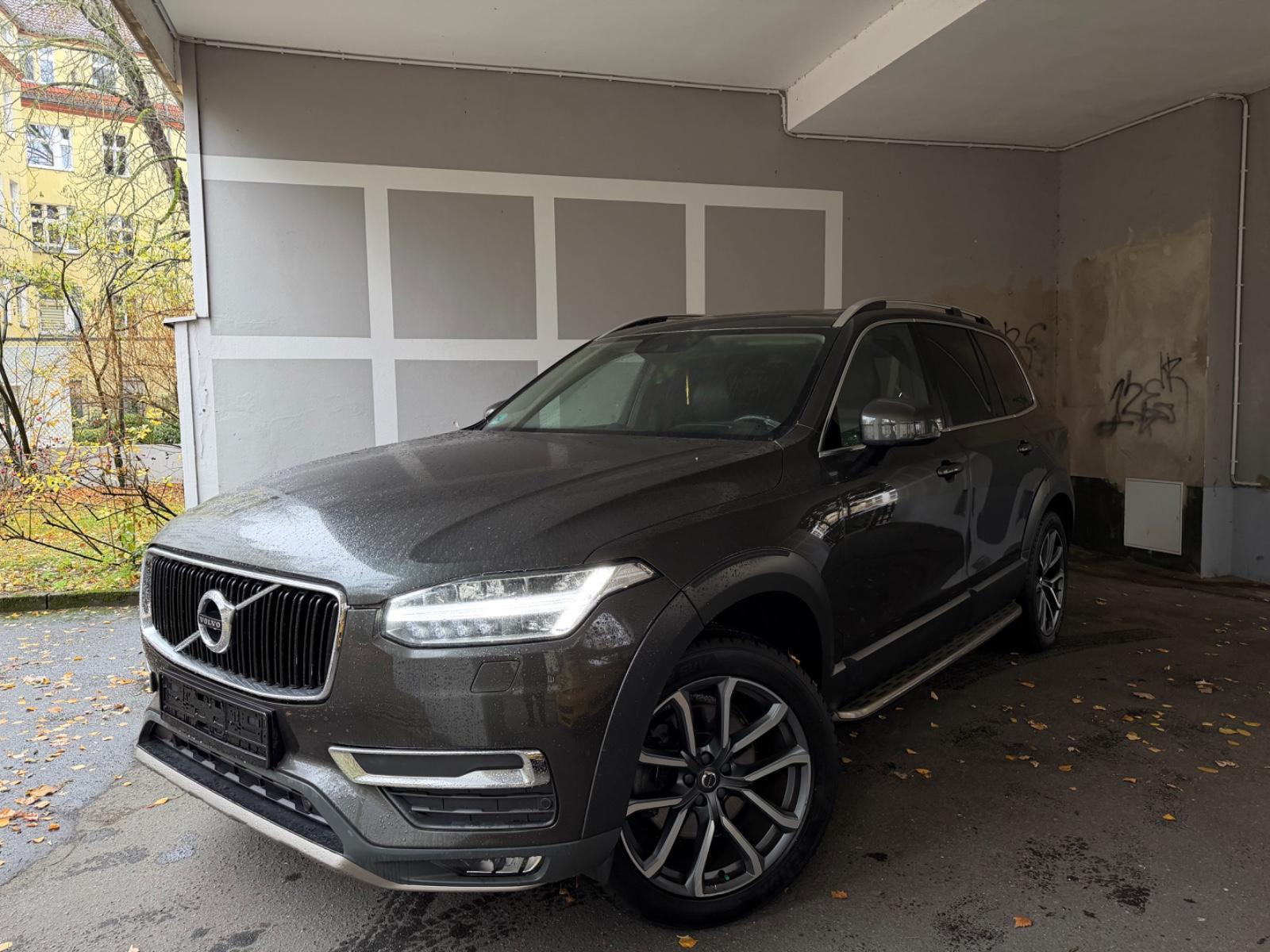 Volvo XC 90 MOMENTUM CROSS AWD B&W NAVI KAMERA PANO BT