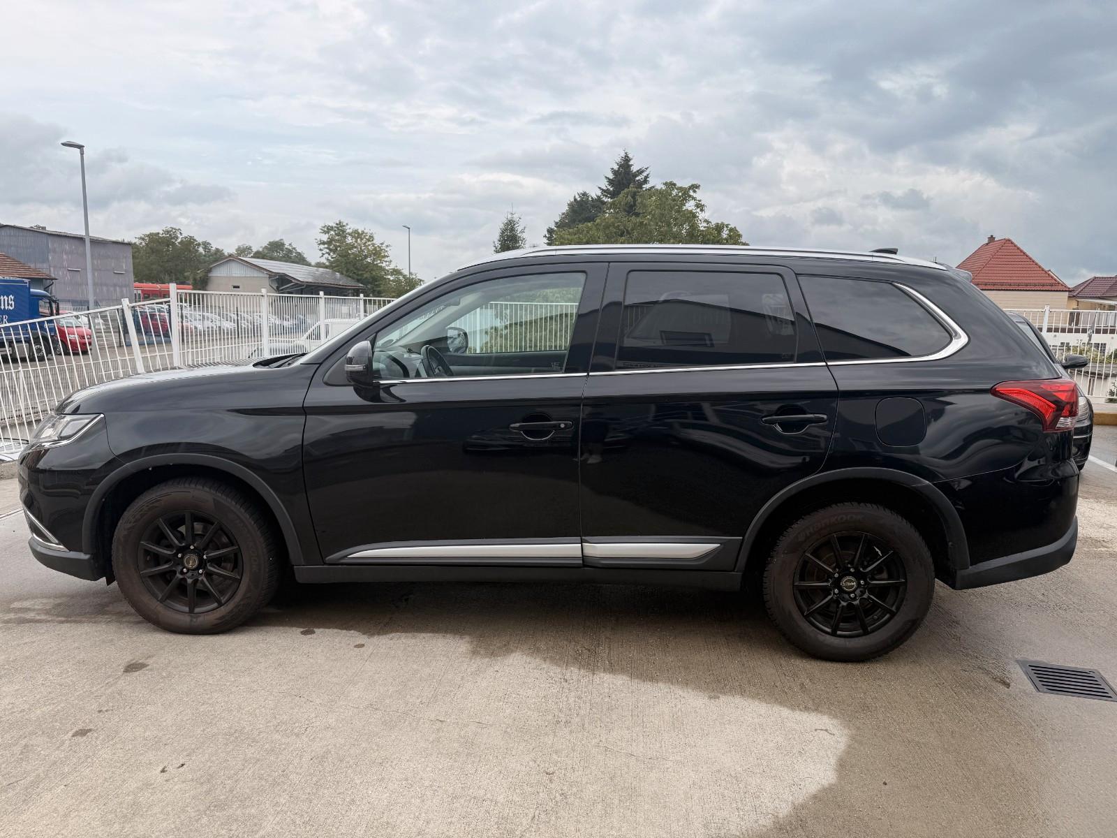 Mitsubishi Outlander Edition 100+ 4WD / Automatik/KAM/LHZ