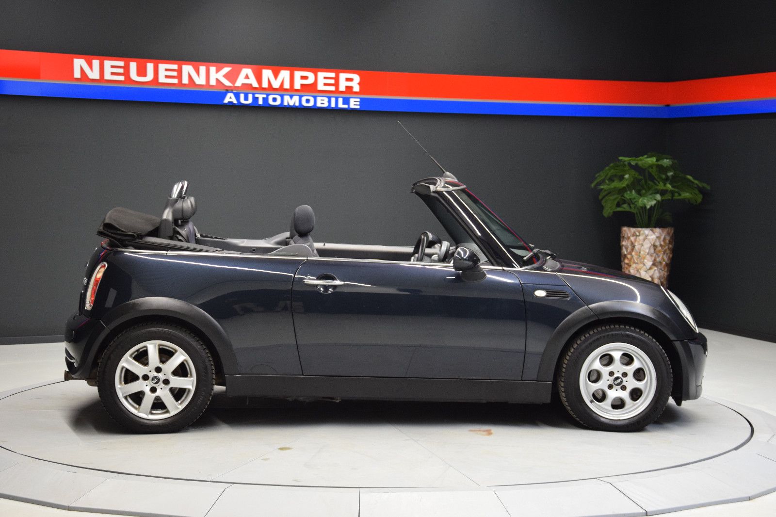 Fahrzeugabbildung MINI One Cabrio Pepper Klima Sitzheizung PDC 2. Hand