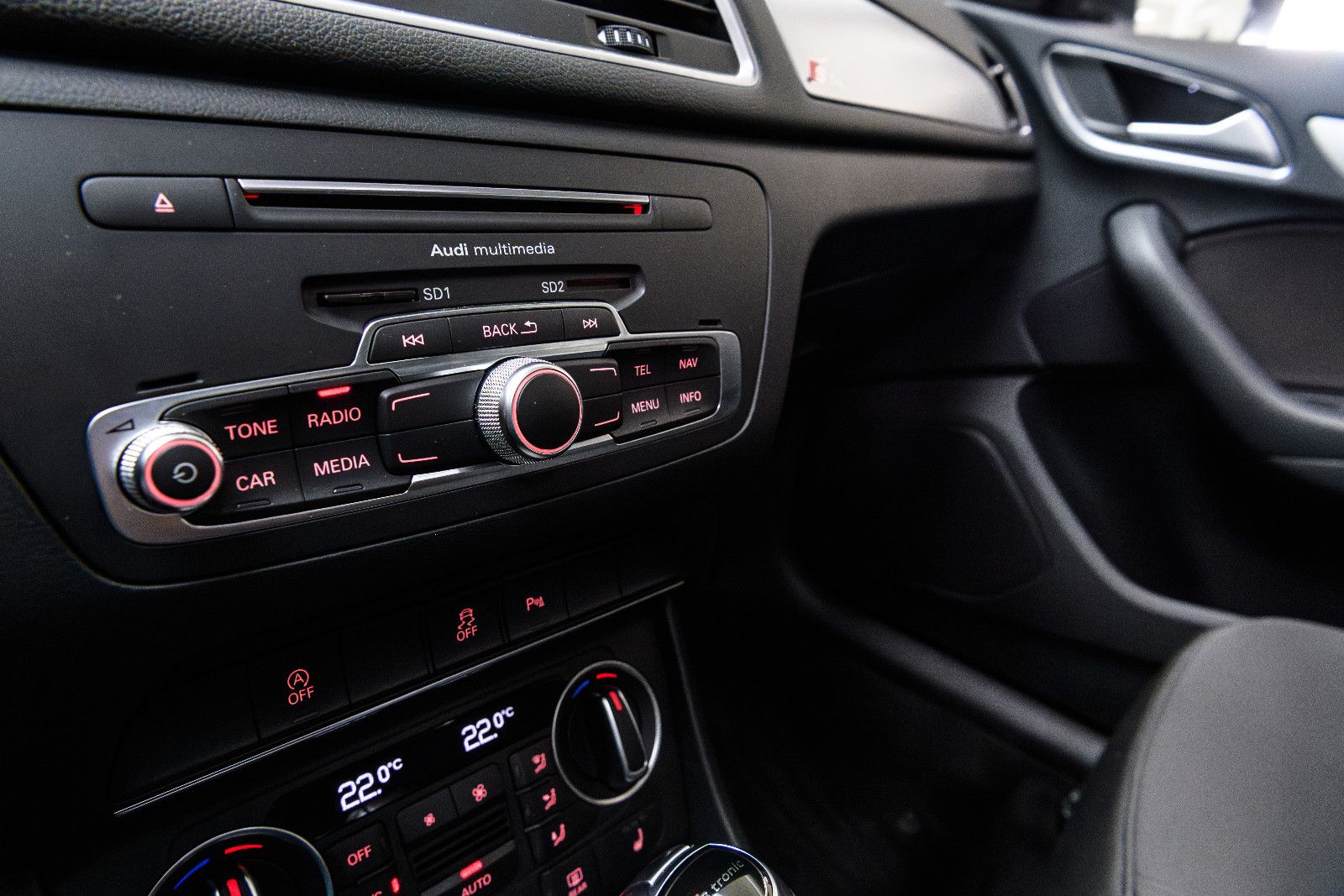 Fahrzeugabbildung Audi Q3 1.4l 110kw S-Line +AHK +Pano +Navi