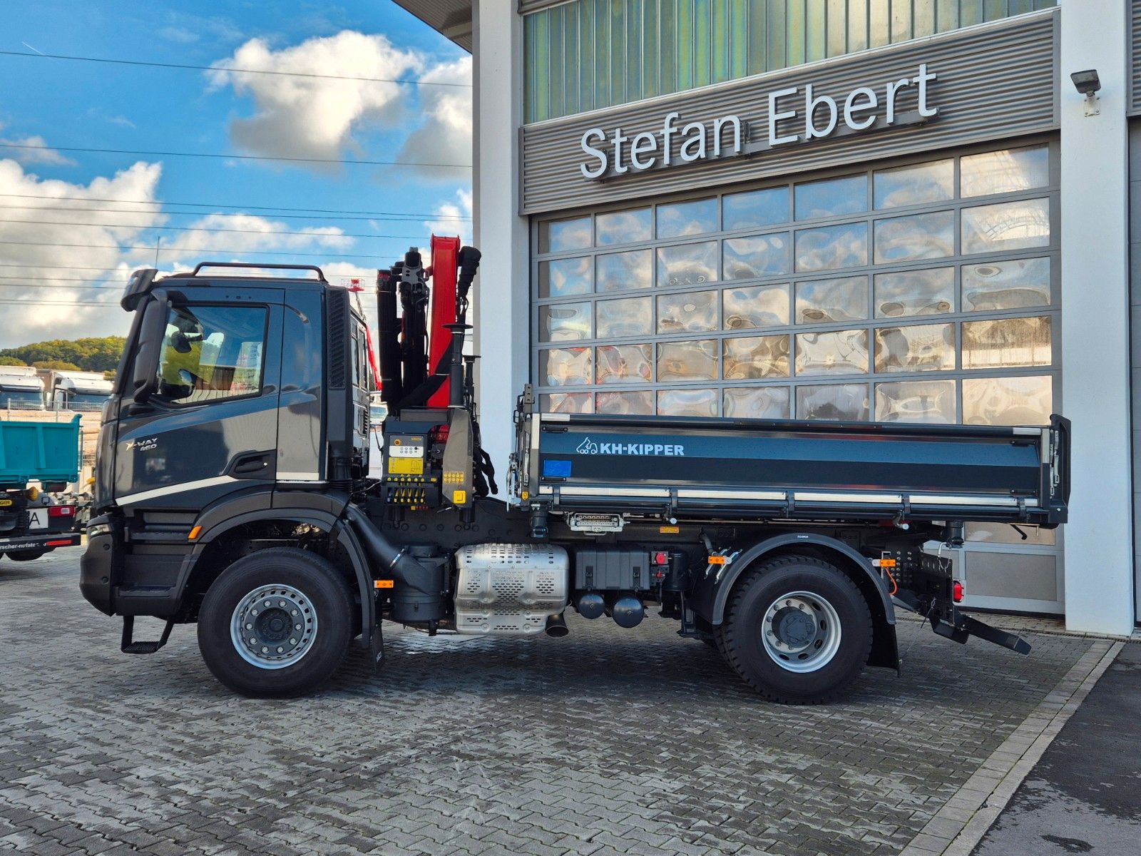 Fahrzeugabbildung Iveco AD200X46/P HR OFF Palfinger PK 12.501 Funk AHK