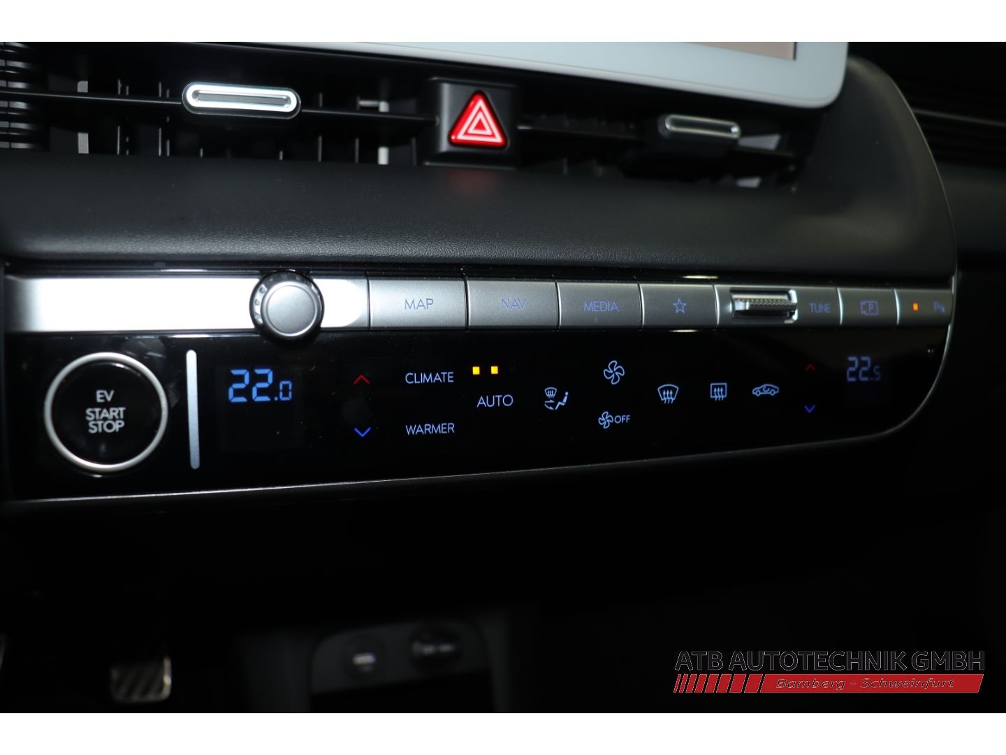 Fahrzeugabbildung Hyundai IONIQ 5 77,4 kWh 4WD SOH 98,6% UNIQ +Relax +20-Z