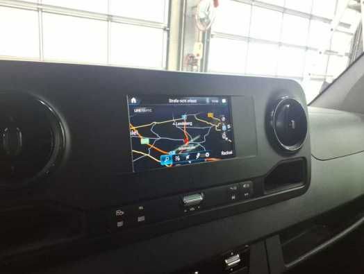 Fahrzeugabbildung Mercedes-Benz Sprinter 317 Kombi L2H2 Mobility Rollstuhl Lift