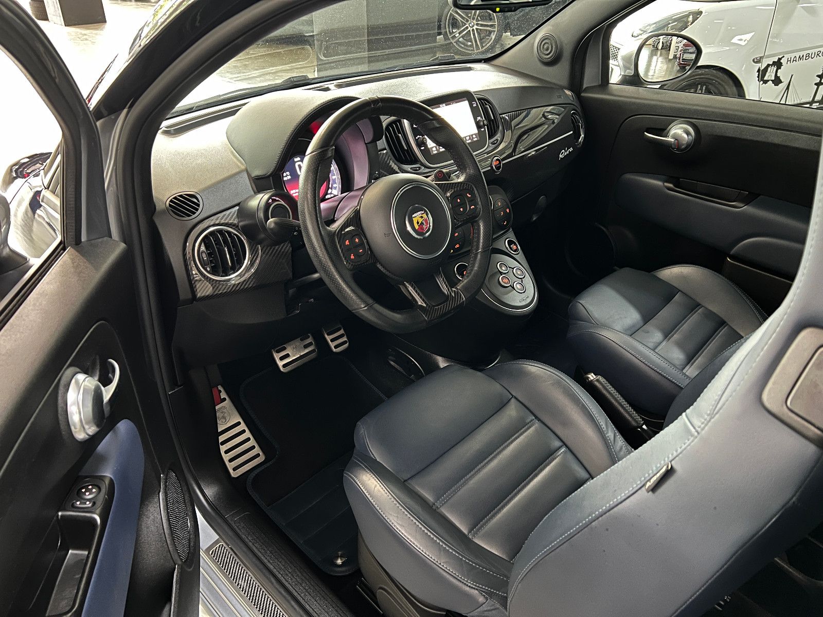 Fahrzeugabbildung Abarth Abarth 695 Rivale 175th Anniversary CARBON AKRAP