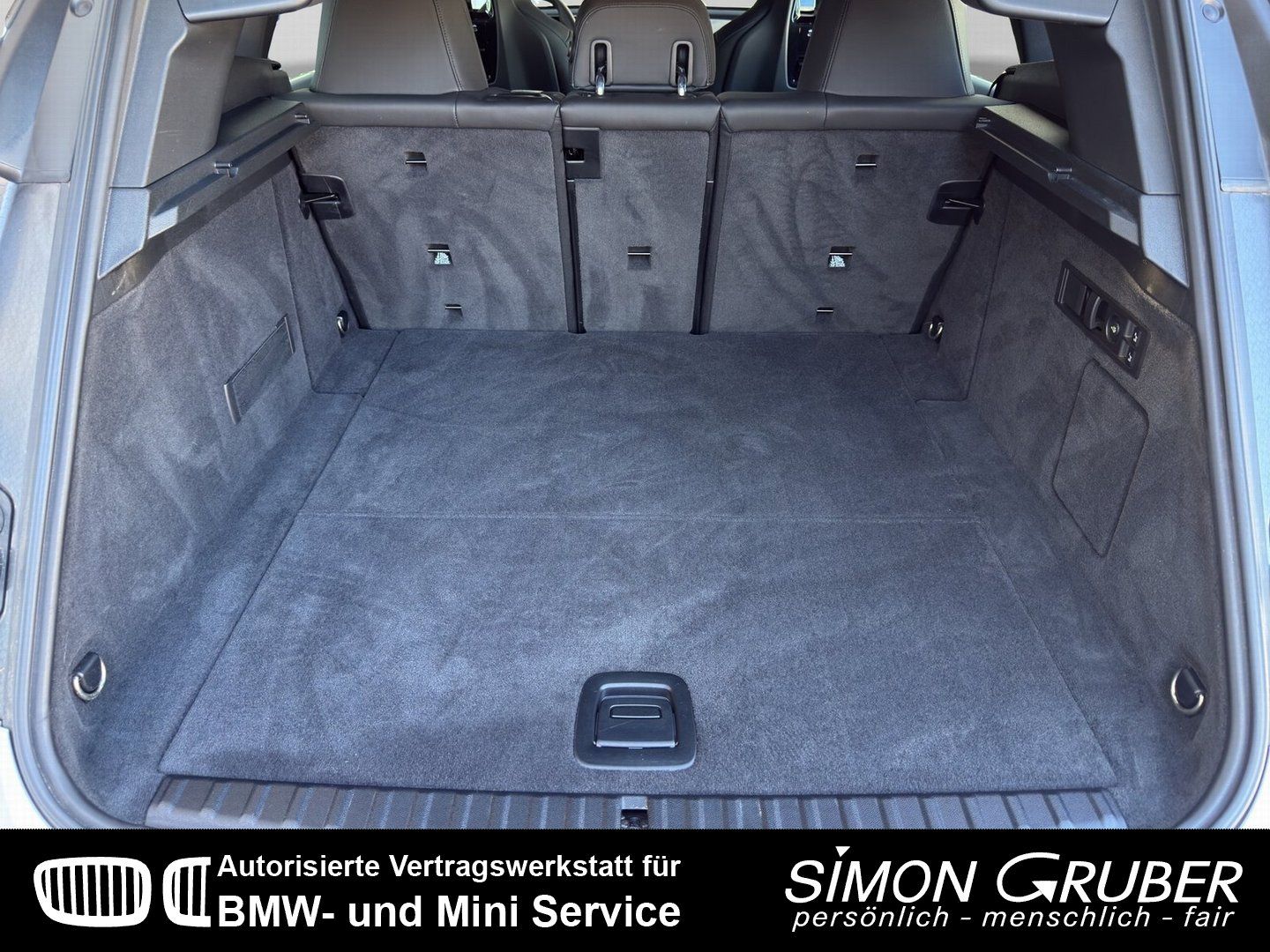Fahrzeugabbildung BMW iX xDrive50 Sport PanoSky H&K HUD Laser AHK