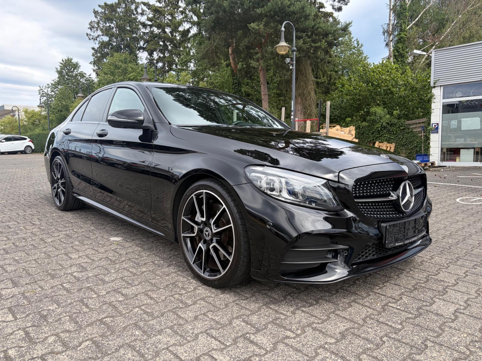 Mercedes-Benz Limousine C 300 d  Limousine AMG Line