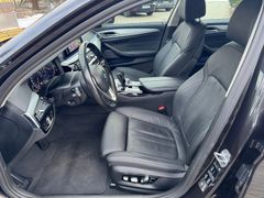 BMW 520d Autom. *DISPLAY KEY*HEAD UP*SURROUND VIEW*