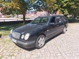 Mercedes-Benz E 320 T S210/W210 TÜV 3.28 Automatik  - schwarze Mercedes-Benz 320