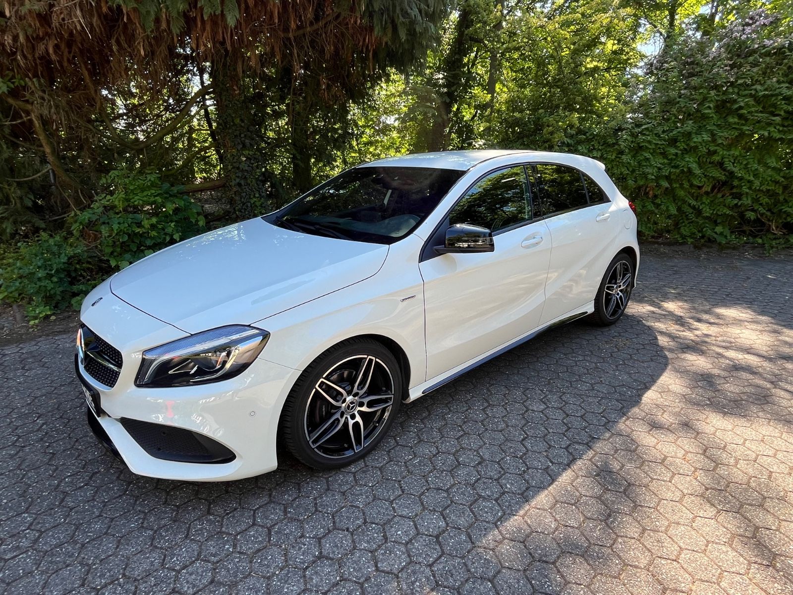 MERCEDES-BENZ A 200 AMG Line / PEAK Edition / Top Zustand
