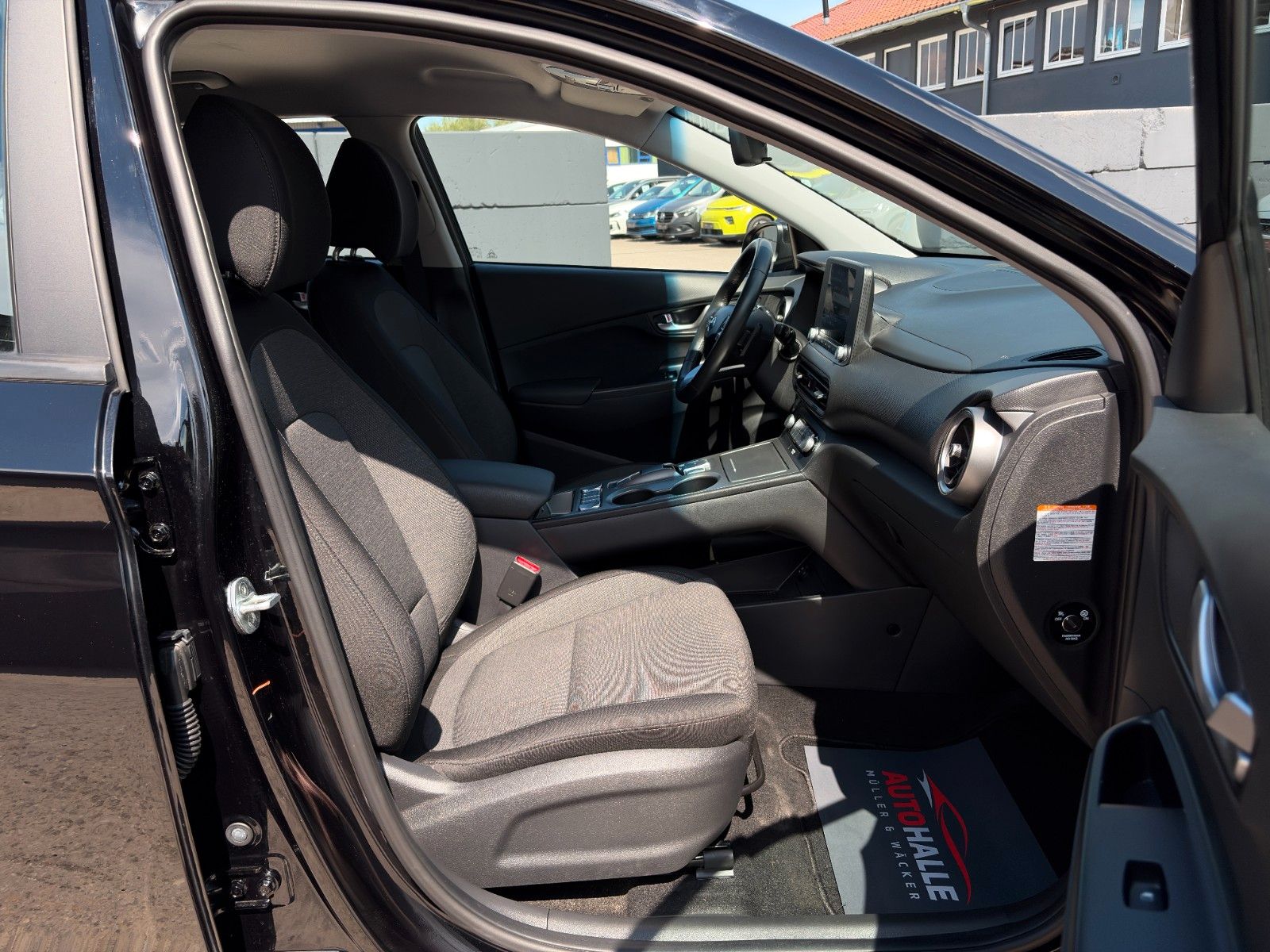 Fahrzeugabbildung Hyundai KONA E Select CarPlay Kamera LHZ SHZ ACC KZG