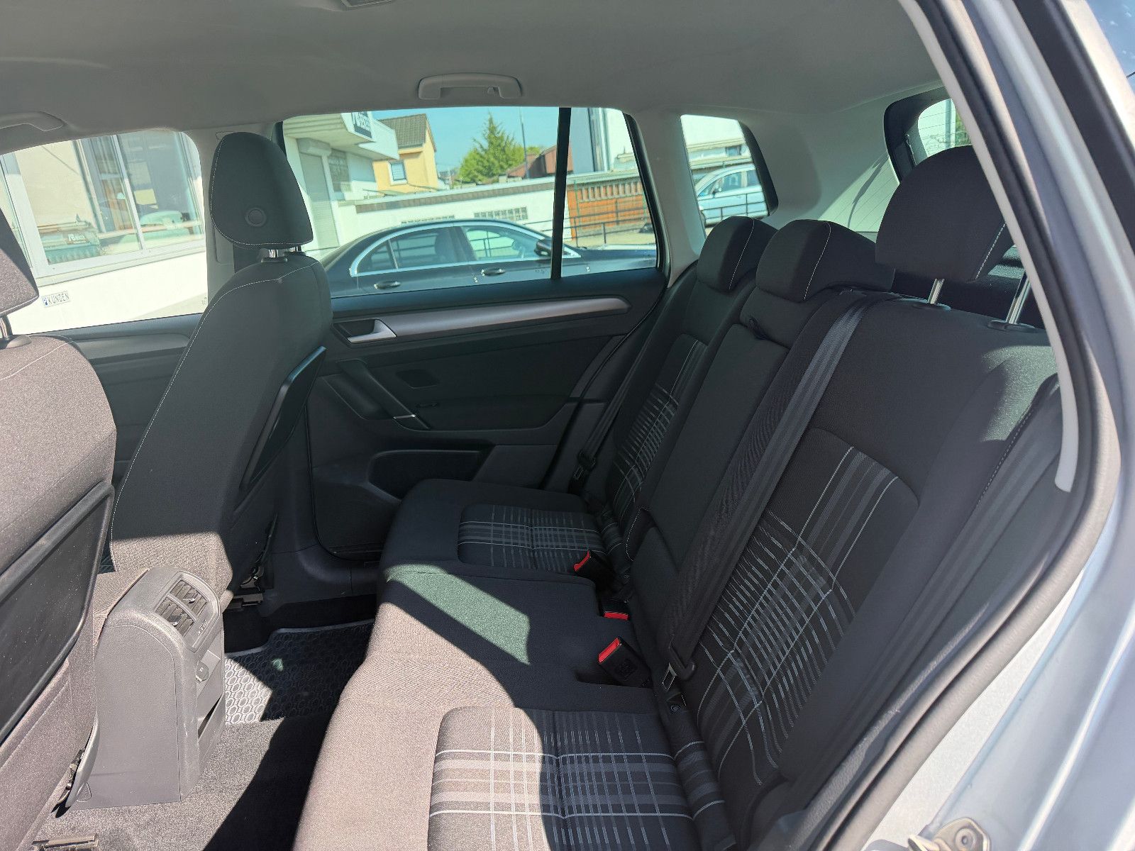 Fahrzeugabbildung Volkswagen Golf Sportsvan VII Lounge /AUTOMATIK/ACC/SHZ/