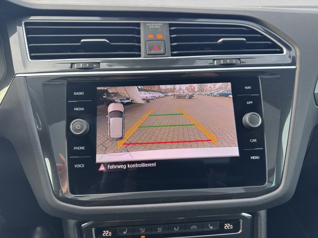 Fahrzeugabbildung Volkswagen Tiguan 2.0 TSI 4M R-Line+LED+Cam+Pano+Leder+HUD