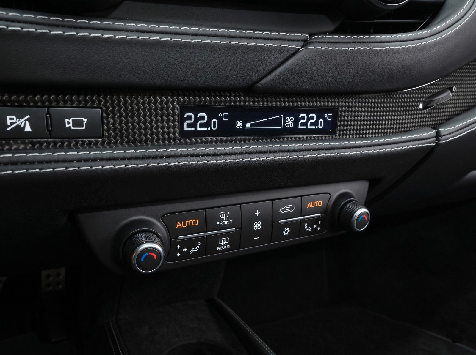 Fahrzeugabbildung Ferrari Ferrari F8 Spider | Lift | Carbon |Passenger