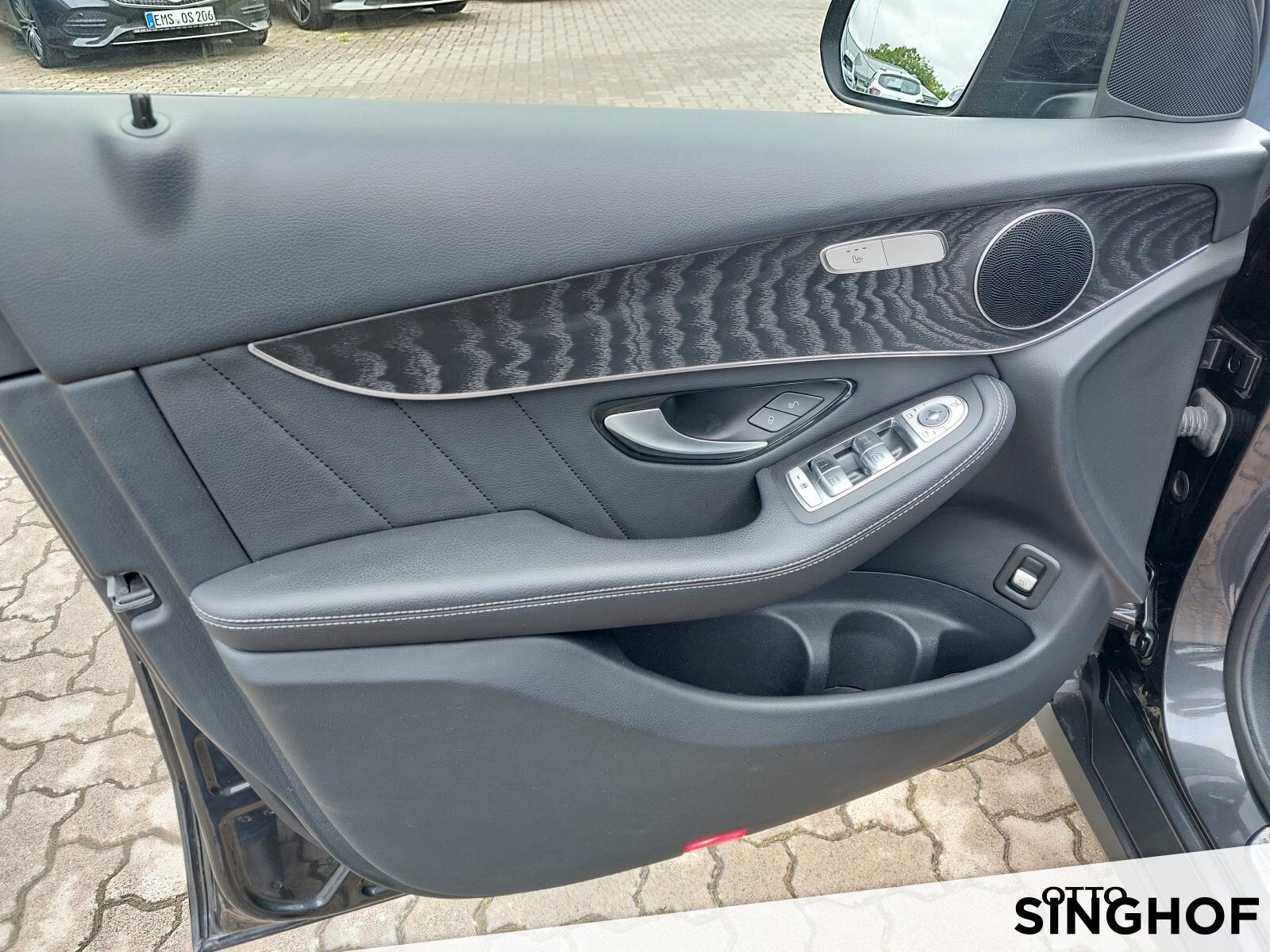 Fahrzeugabbildung Mercedes-Benz GLC 200 AMG Pano+AHK+Distronic+Night+360°+dynLED