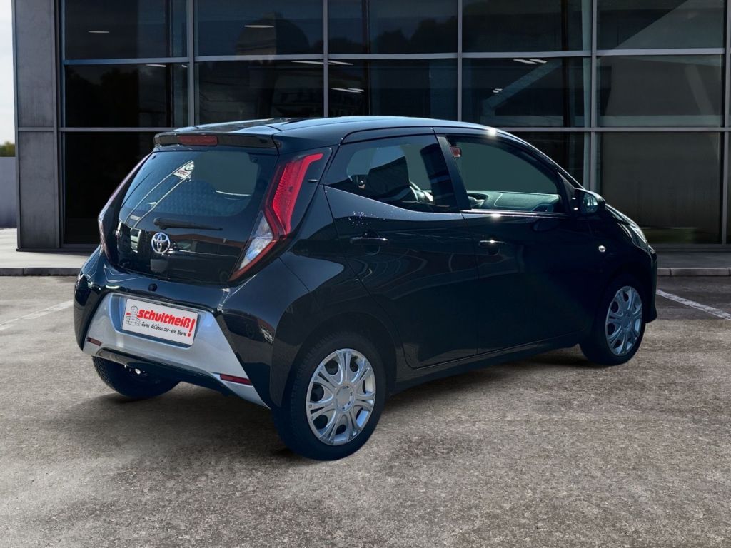 Fahrzeugabbildung Toyota Aygo x-play club
