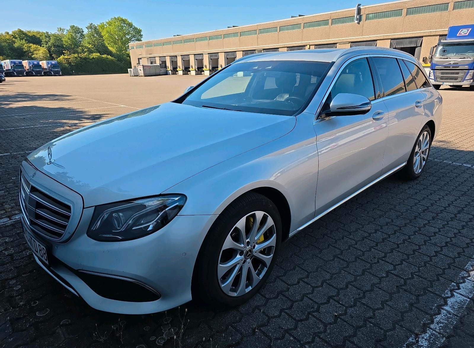 MERCEDES-BENZ Mercedes-Benz E 350d 4M ahk scheckheftgepf...