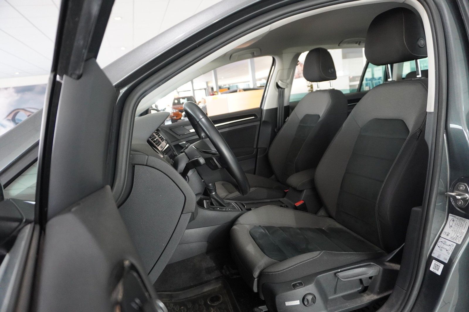 Fahrzeugabbildung Volkswagen Golf VII VARI. 1.5 TSI HIGHLINE NAVI/SPORT/AHK