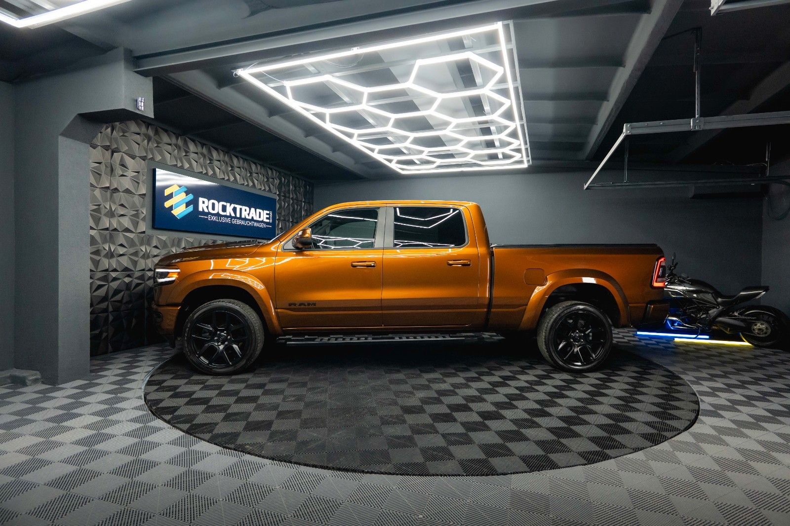 Fahrzeugabbildung Dodge RAM 5.7 V8 HEMI 4x4 COPPERHEAD Offroad LONGBED