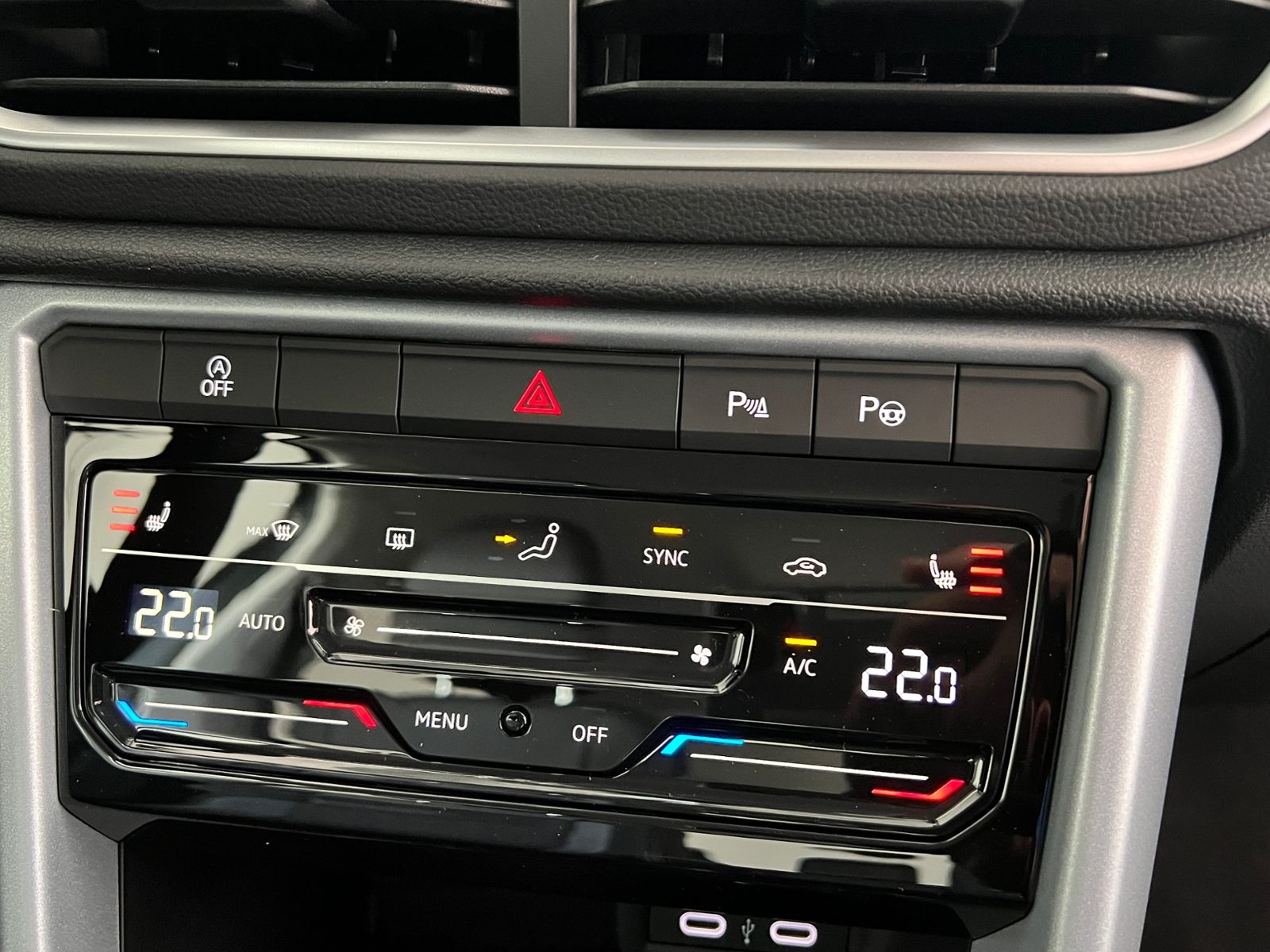 Fahrzeugabbildung Volkswagen T-Roc GOAL 1.0 TSI *Ganzjahresreifen, Rückfahrka