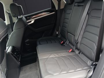 Volkswagen Touareg - 11