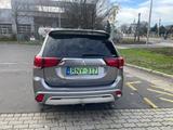 Mitsubishi Outlander 2.4 MIVEC PLUG-IN HYBRID 4WD Top Top - Mitsubishi Outlander Hybrid (/Elektro) Plug in mit Benzin-Antrieb