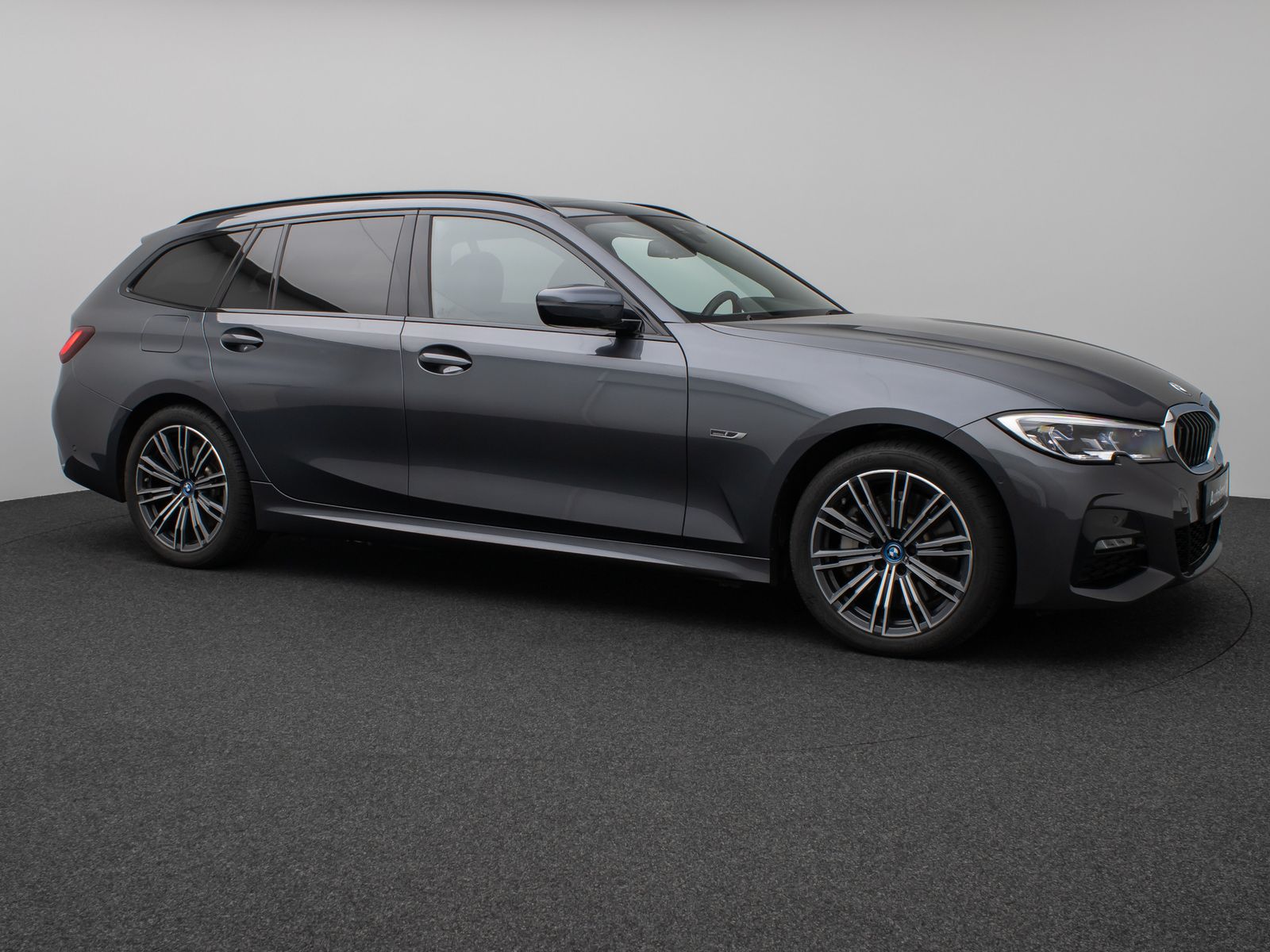 Fahrzeugabbildung BMW 330e M Sport Panorama Kamera Laser HUD DAB HiFi