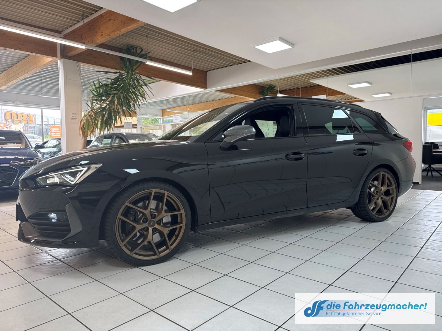 Fahrzeugabbildung SEAT Leon CUPRA Sportstourer VZ 4Drive 2.0 TSI LED Na