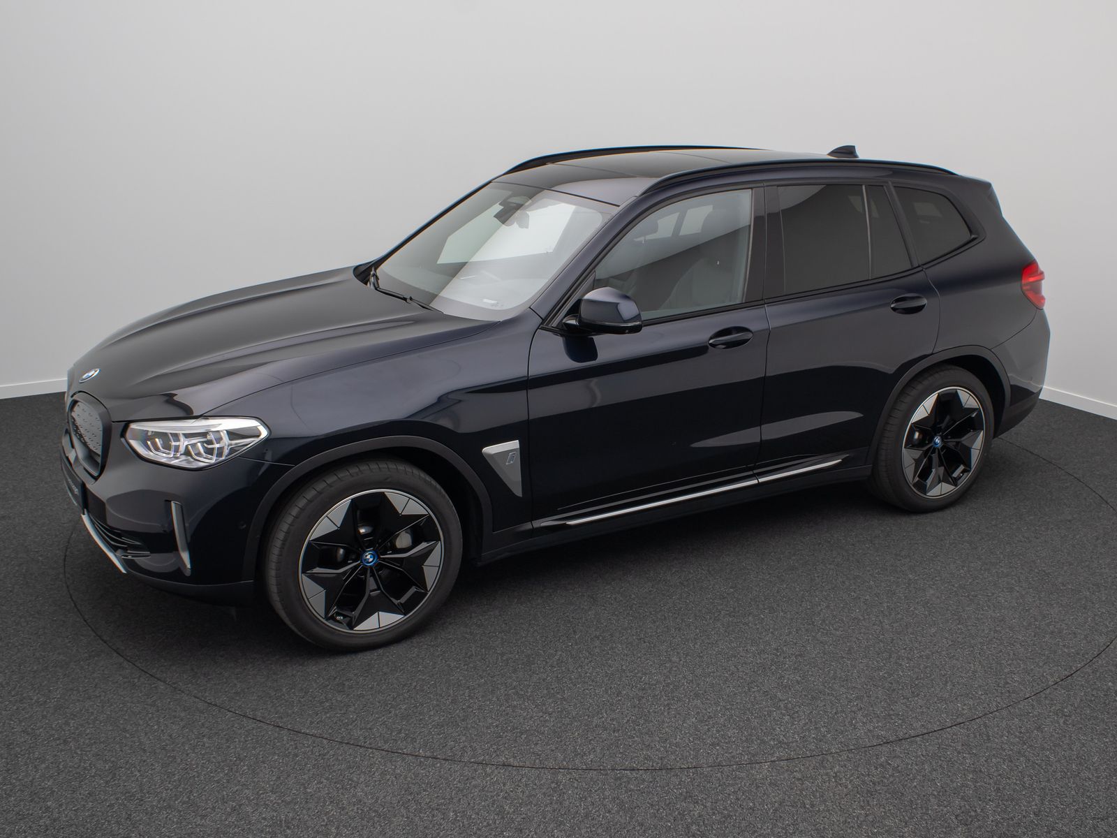 Fahrzeugabbildung BMW iX3 Impressive Panorama 360°HUD DAB H/K AHK 20"