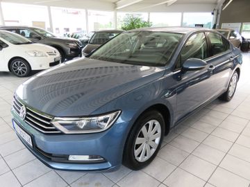 Volkswagen Passat - 1