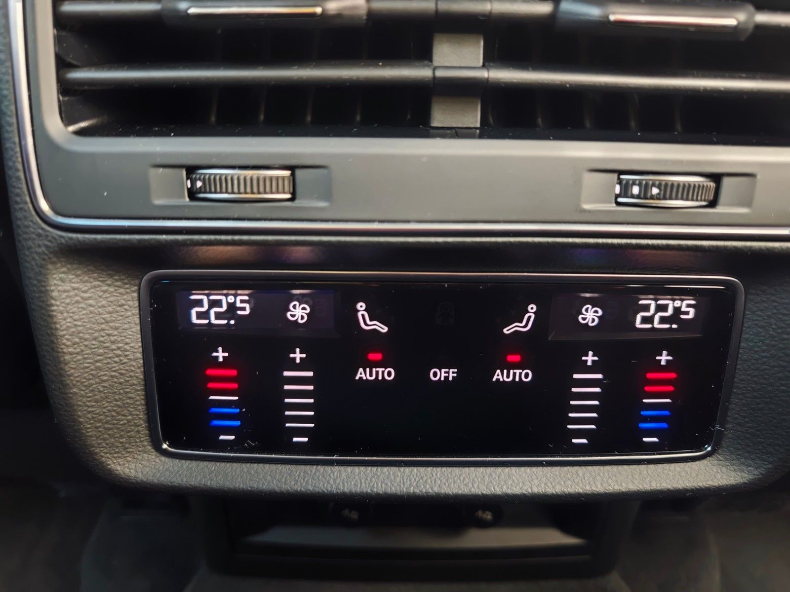 Fahrzeugabbildung Audi Q7 45 TDI quattro S line MATRIX AHK LR ACC NAVI